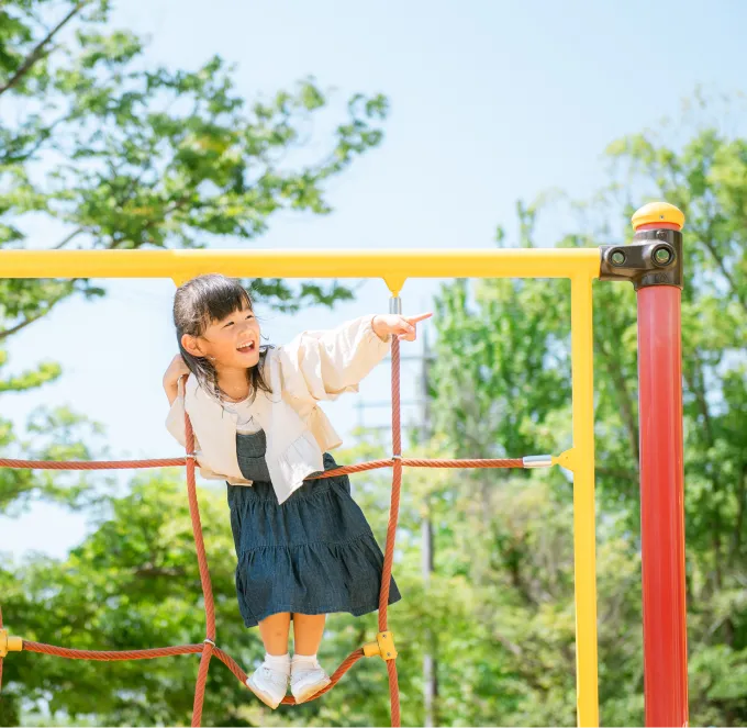 まなび中央公園で遊ぶ子ども